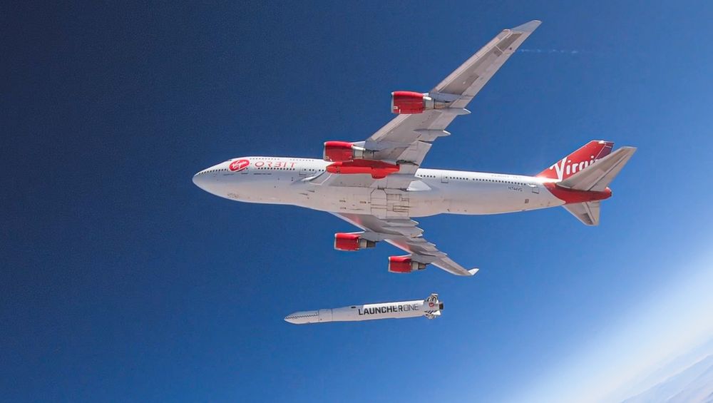 Virgin Orbit запустила ракету в космос с самолета. Как это было?