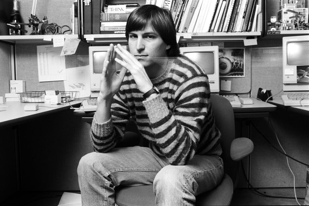 Руководство по использованию Apple II с автографом Стива Джобса было продано за 787 483$