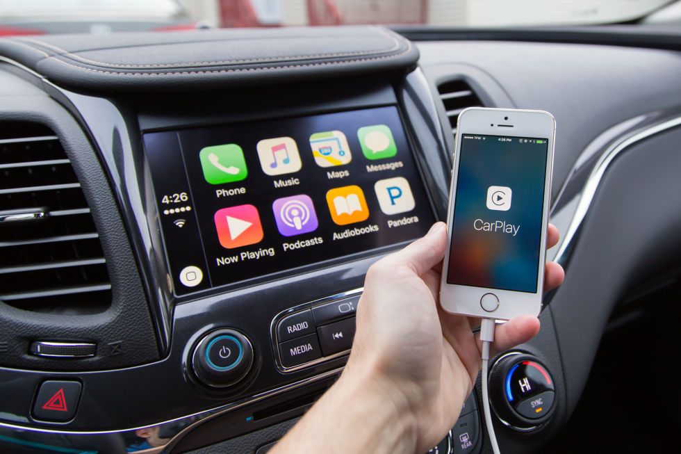 Apple разрабатывает новый CarPlay, способный управлять машиной