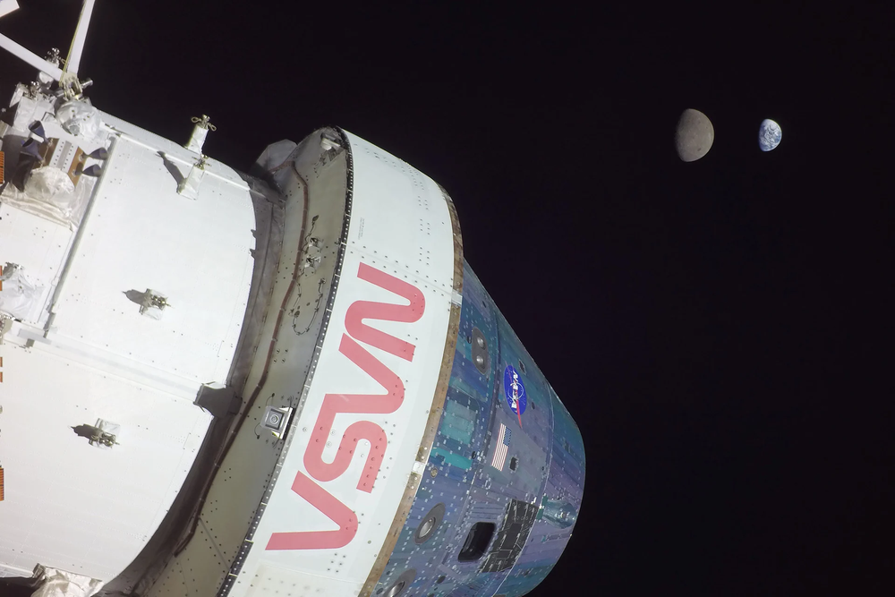 Новое совместное фото Земли и Луны с космоса