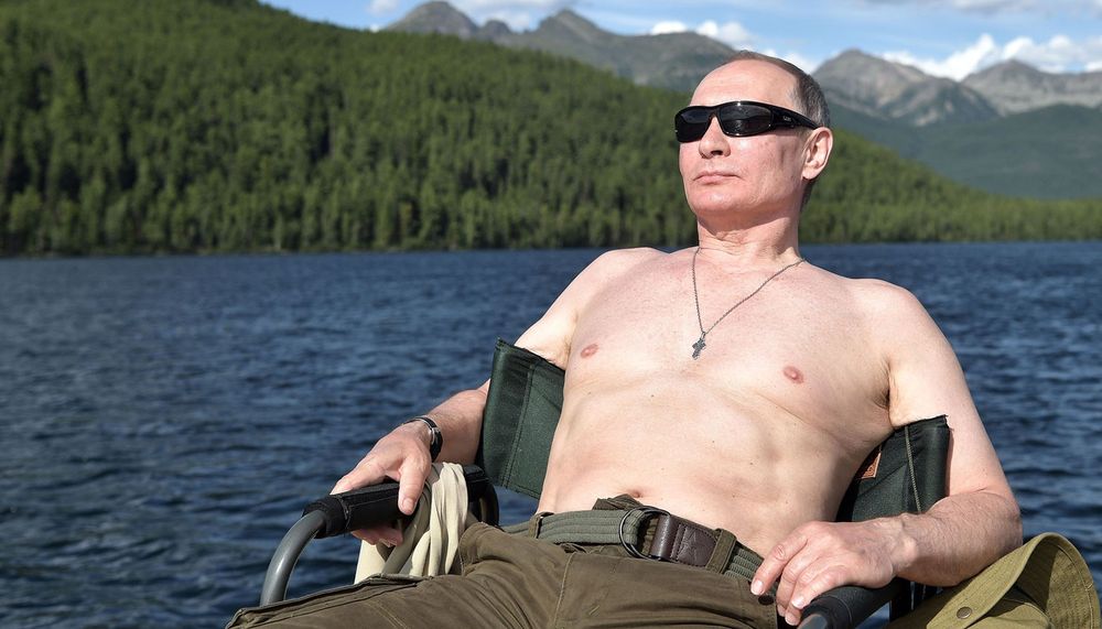 Стало известно на какую камеру Путин снимал подводную охоту на щуку