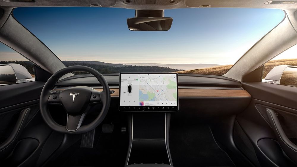 Владельцы Tesla смогут смотреть YouTube и Neflix в салоне автомобиля