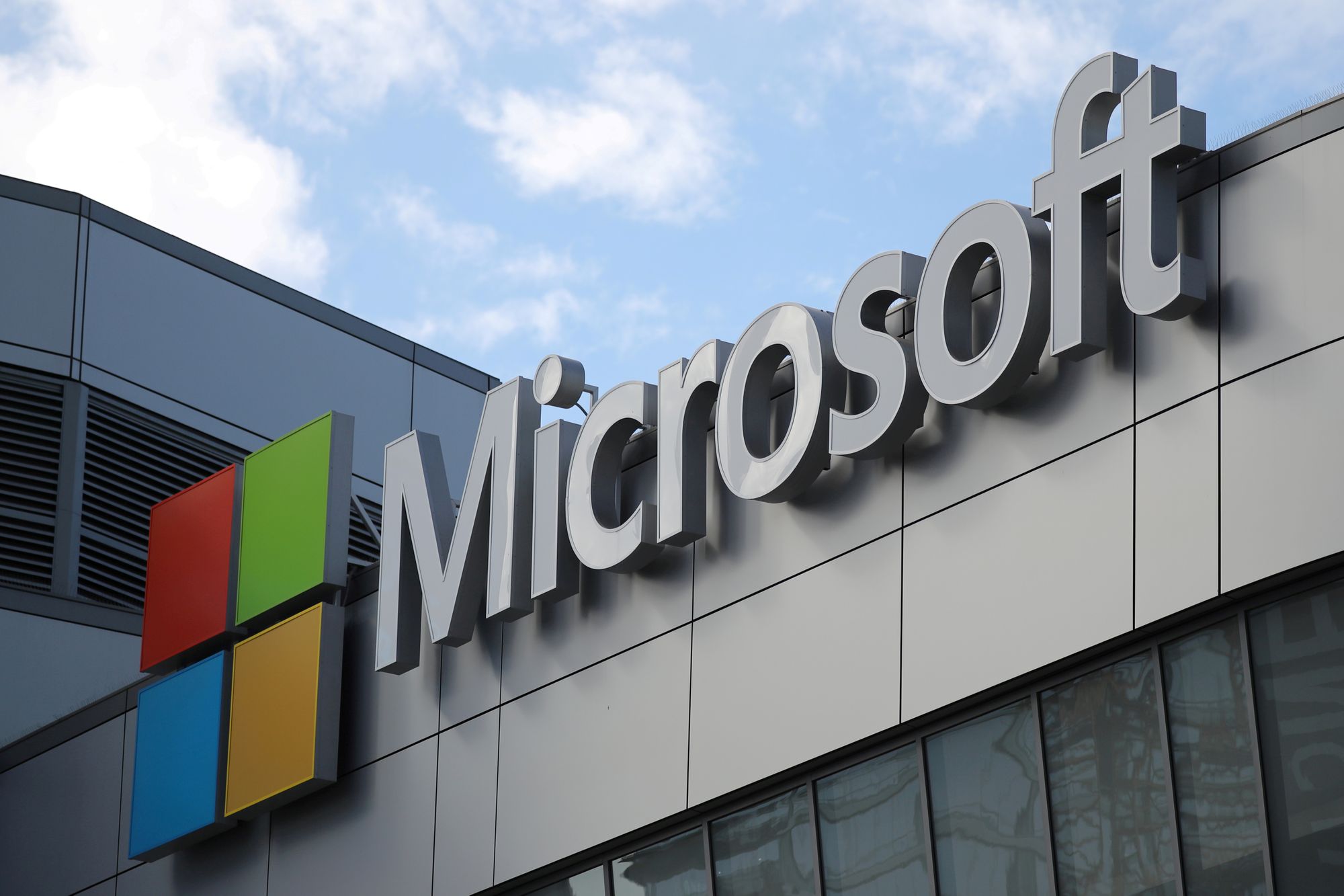 Microsoft разрабатывает собственные процессоры для серверов и Surface