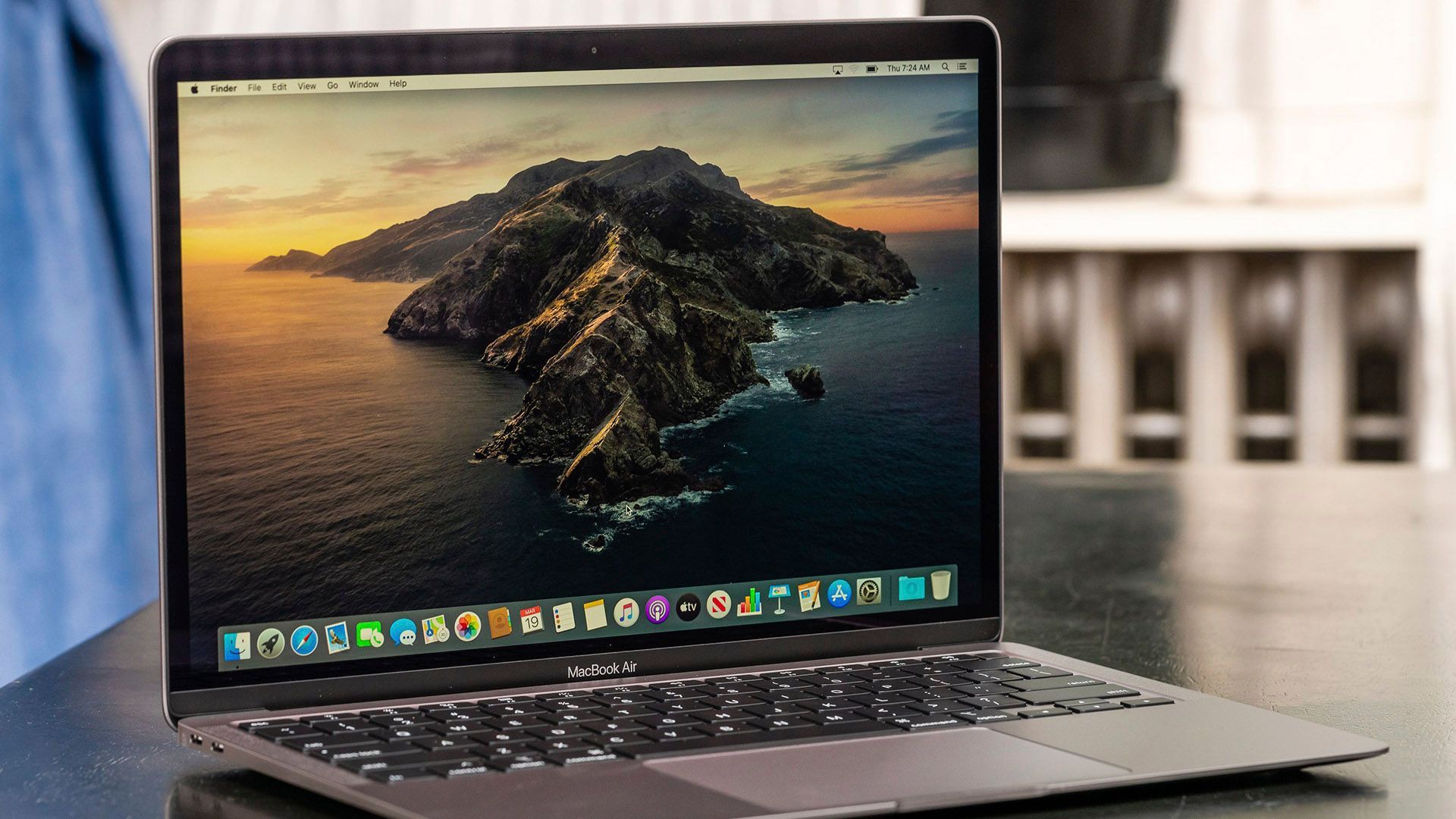 Apple выпустит более тонкий MacBook Air с MagSafe