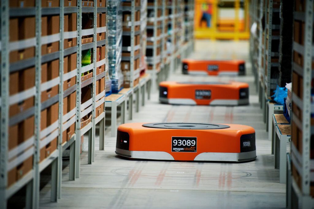 Amazon собирается использовать роботов для улучшения условий работы