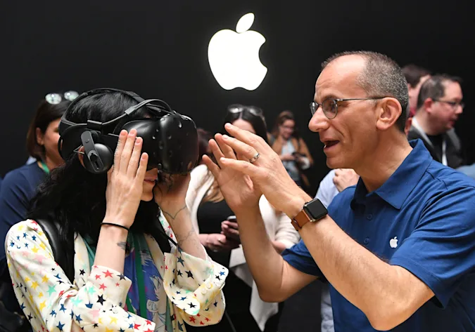 Apple разрабатывает VR гарнитуру высокого класса
