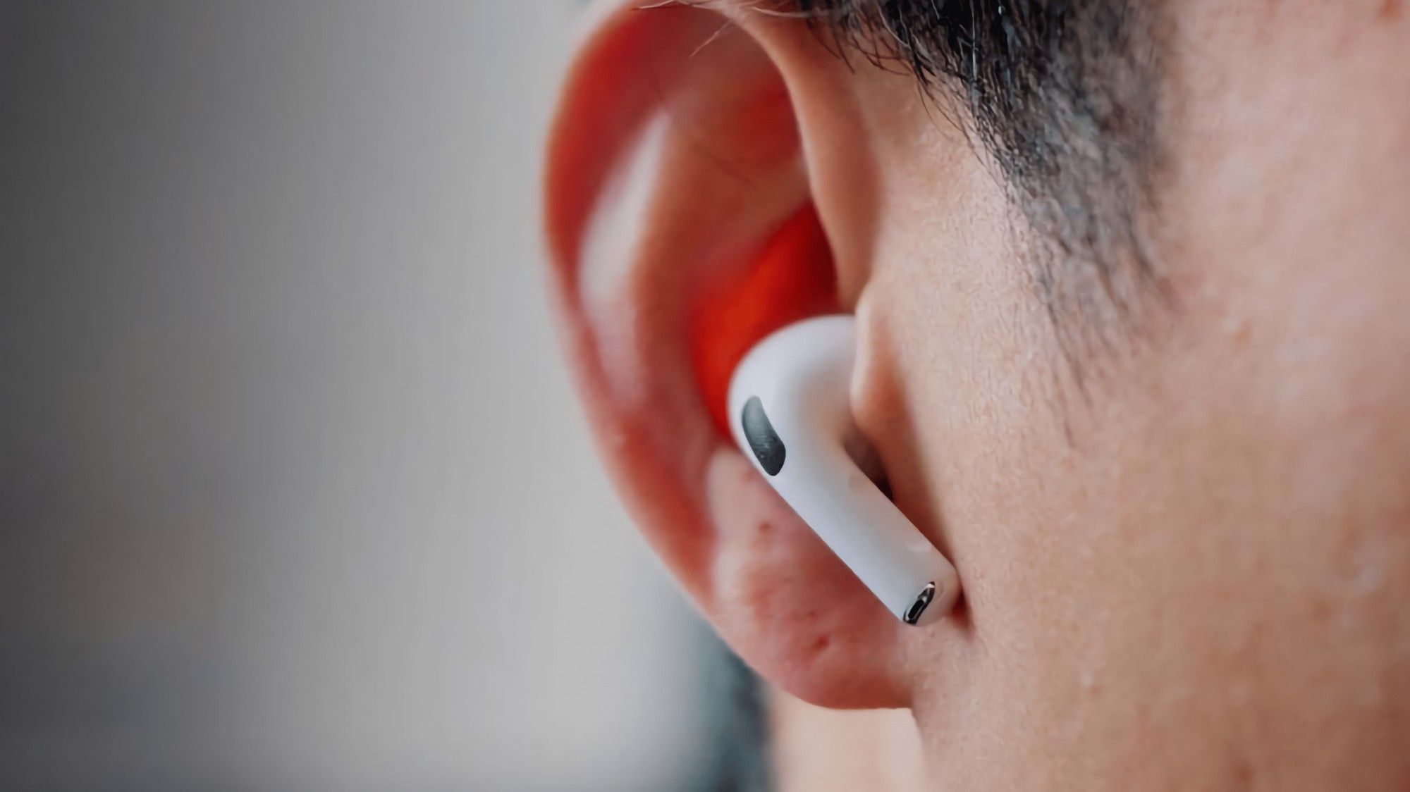 AirPods смогут контролировать осанку и работать в качестве слухового аппарата