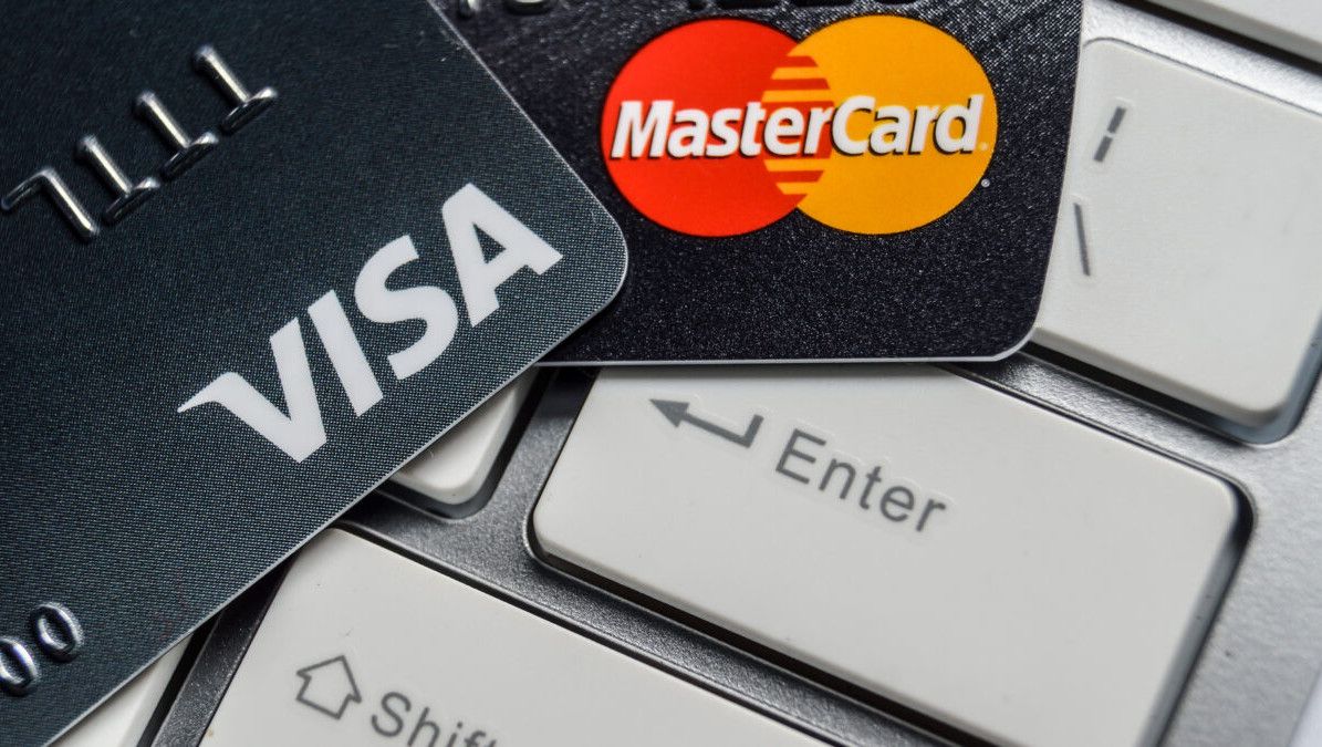 Visa и Mastercard начали отключать ряд российских банков от своих систем