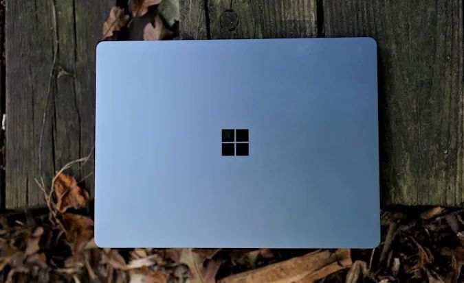 Ноутбук Microsoft Surface Go 2 показался в рознице