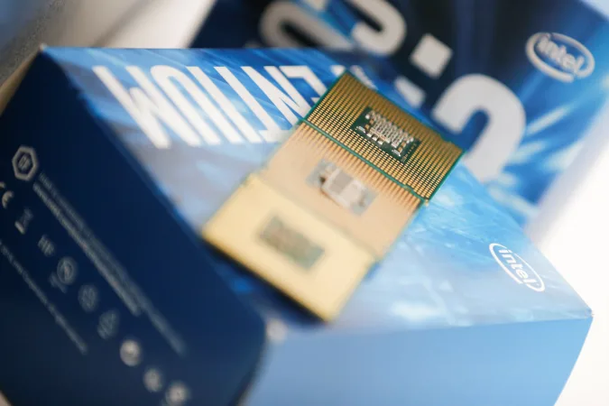 Intel отказывается от Pentium и Celeron