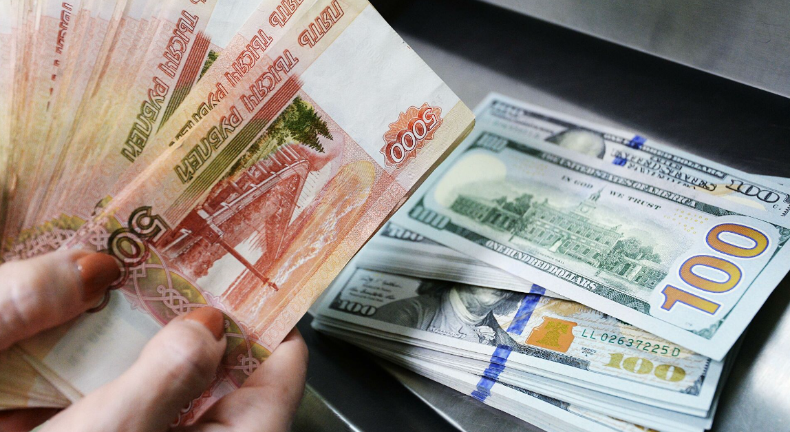 В России хотят повысить налог для тех, кто работает из-за рубежа
