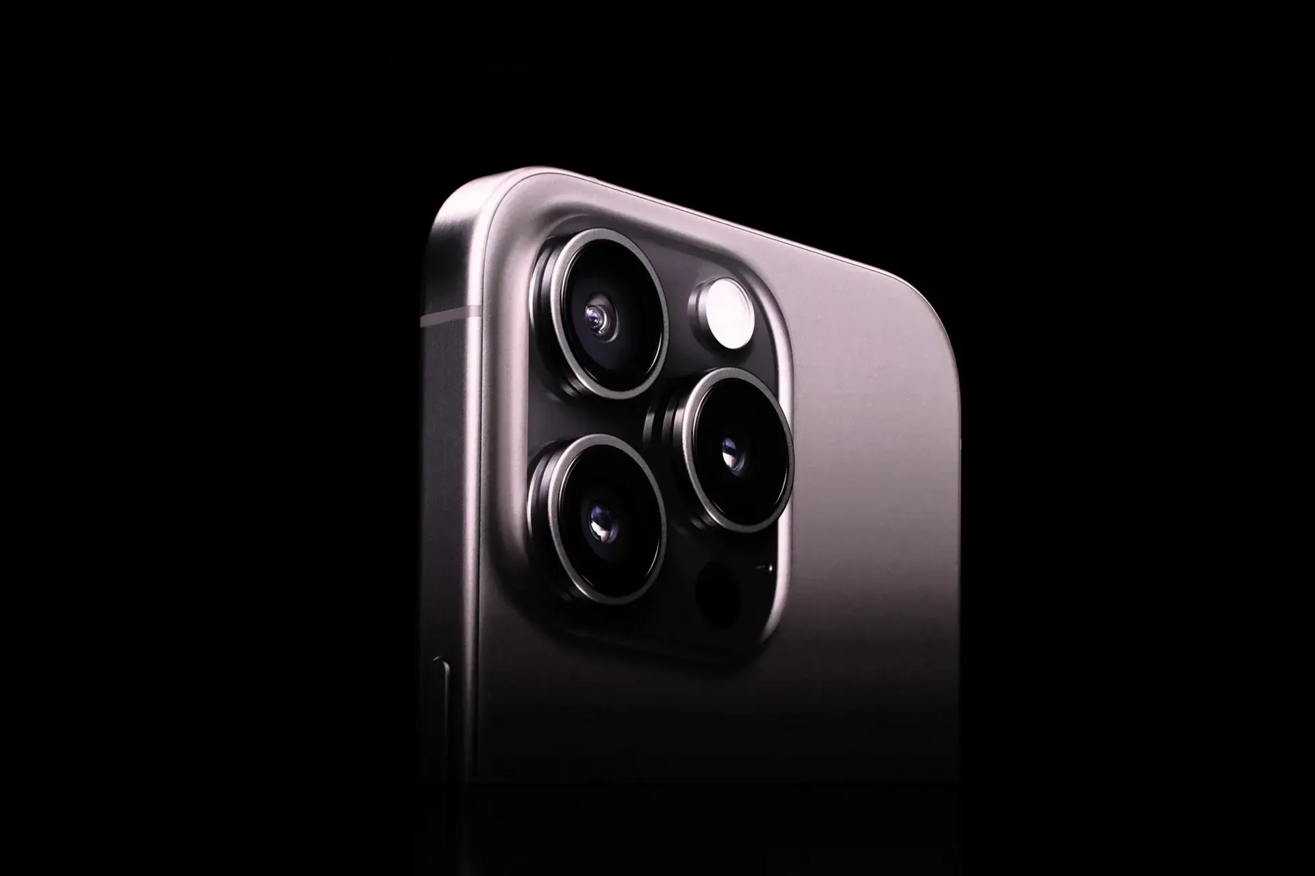 Apple анонсировала iPhone 15 Pro и Pro Max с титановым корпусом