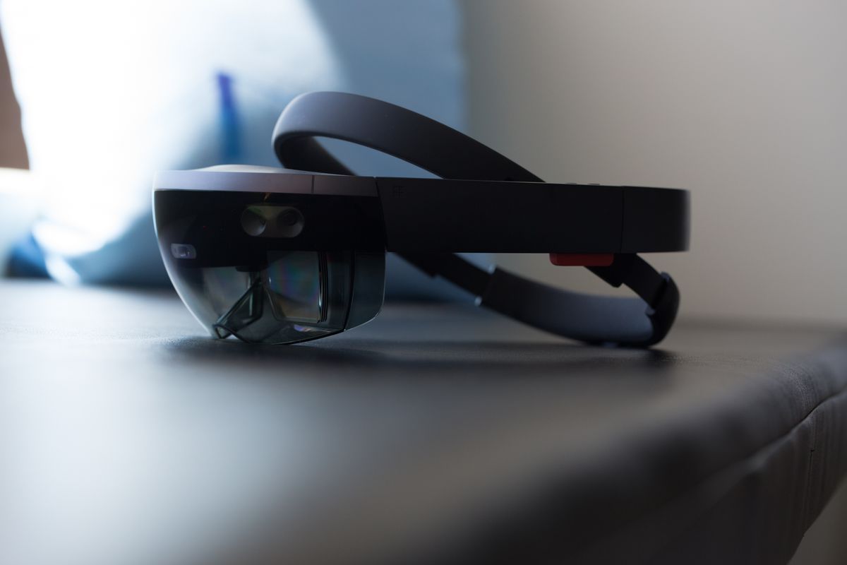 Microsoft выпустил тизер к HoloLens 2