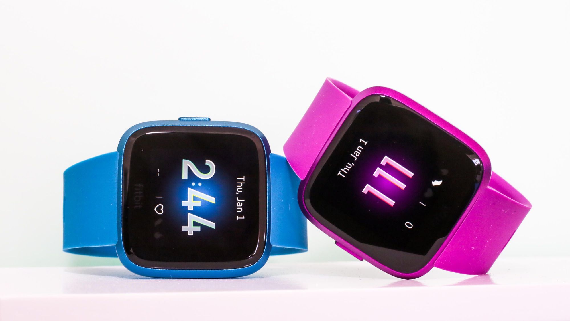 Versa Lite Edition от Fitbit за $160 — бюджетные Apple Watch на минималках