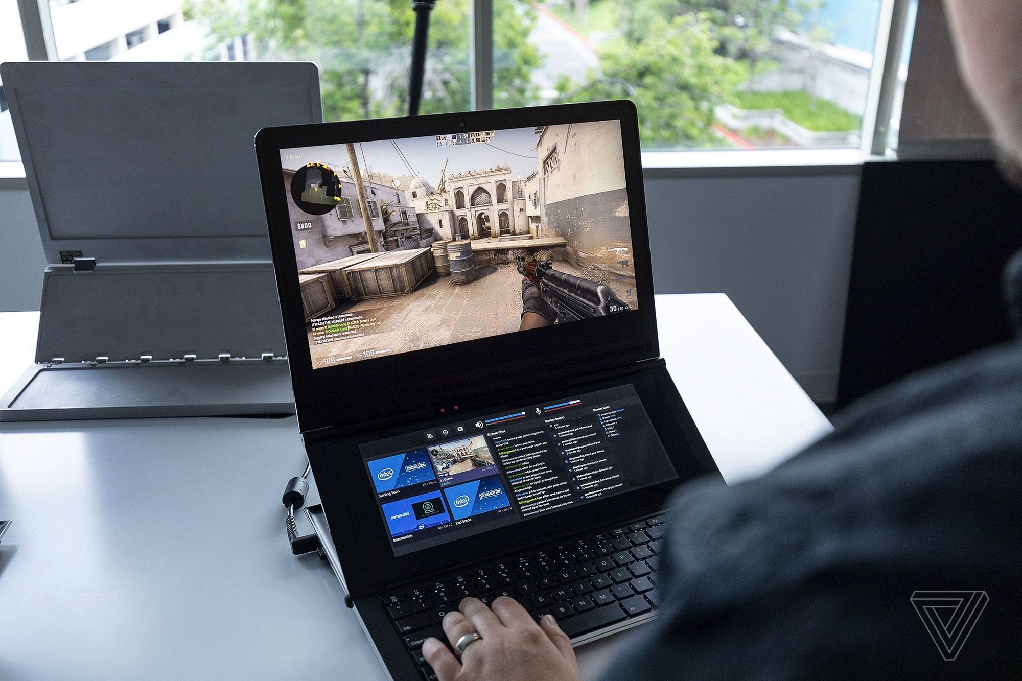 Intel разработала концепт игрового ноутбука с двумя экранами