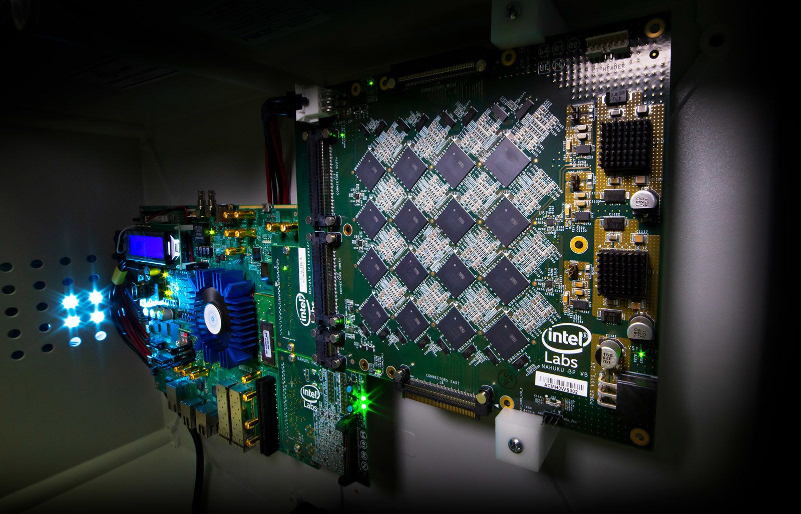 Intel разрабатывает ультра-эффективные процессоры для протезов и беспилотных автом